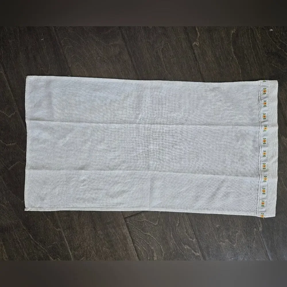 Vintage Embroidered Floral Cream Fingertip Guest Towel 20